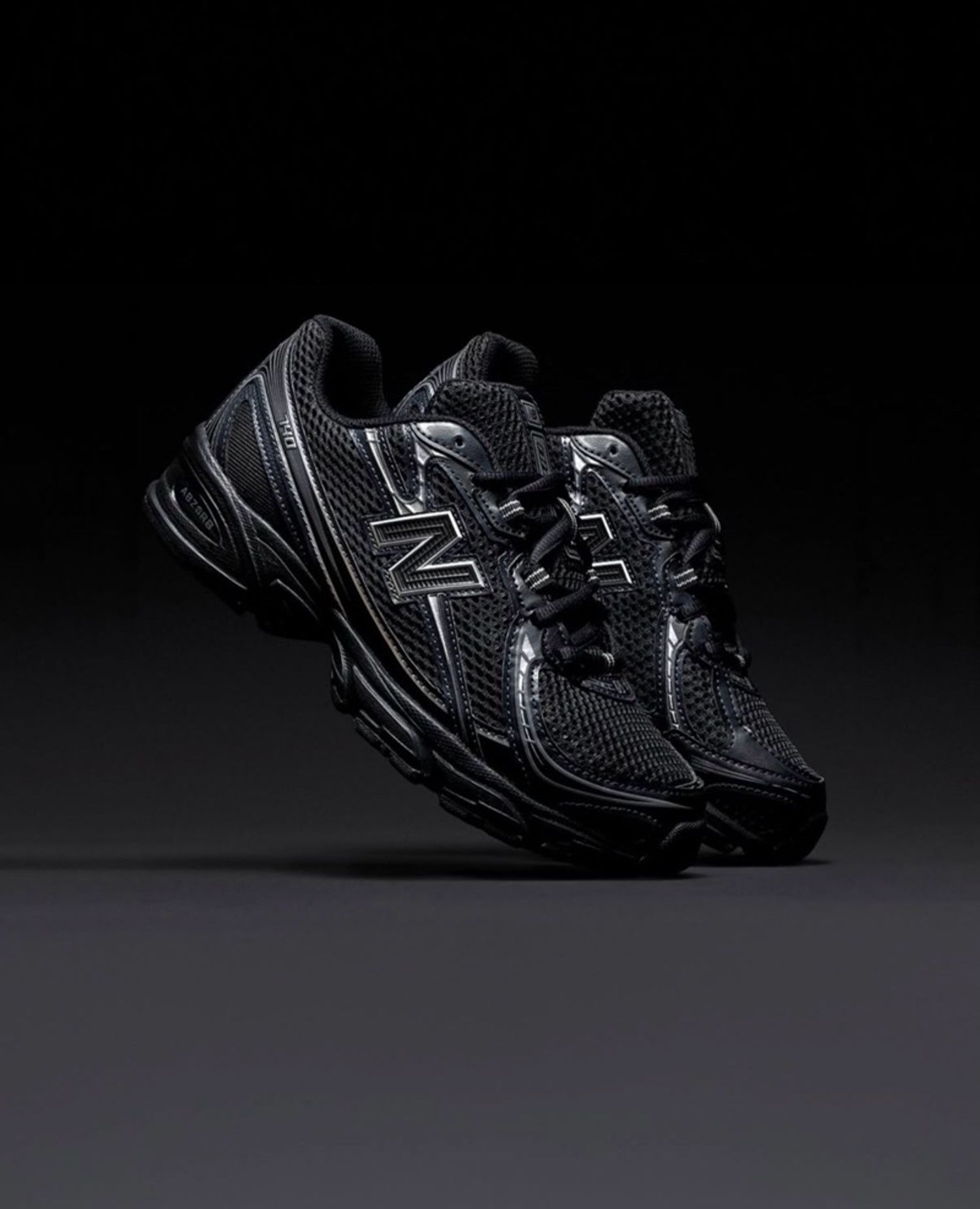 New Balance 740 'Triple Black'