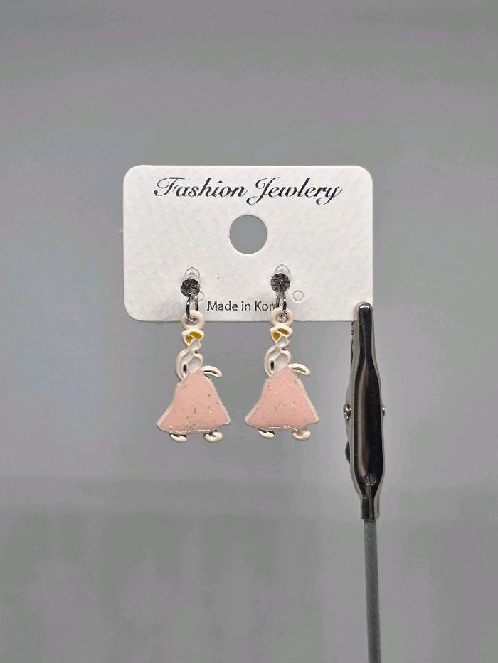 Хавчдаг ээмэг