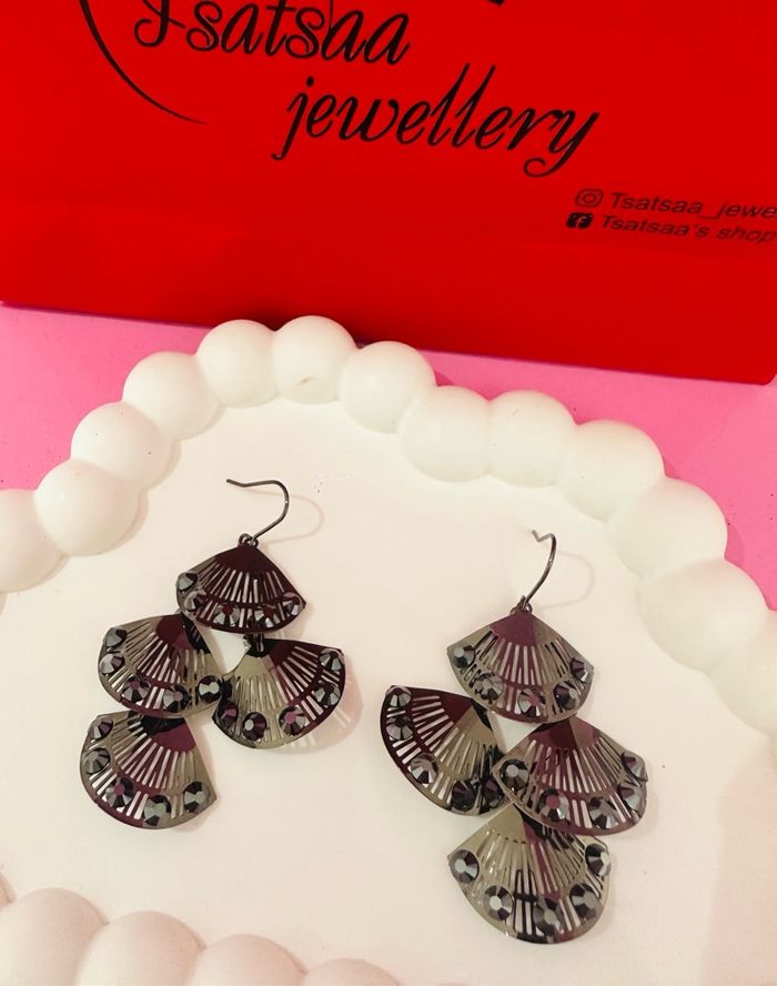 Унждаг ээмэг