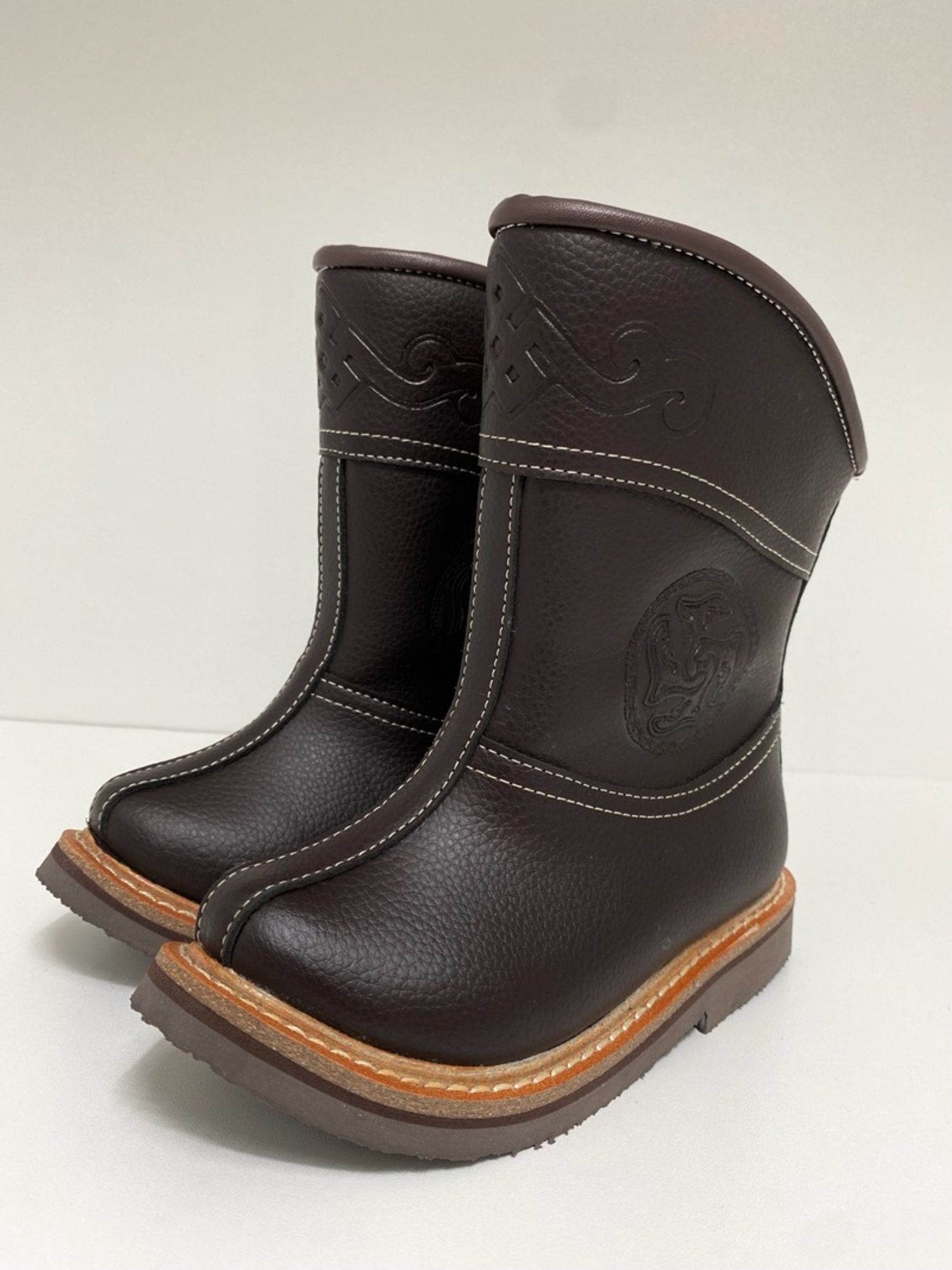 Өвлийн үстэй гутал (бор)