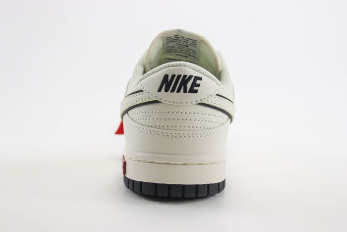 Nike SB Dunk Low x supreme 93