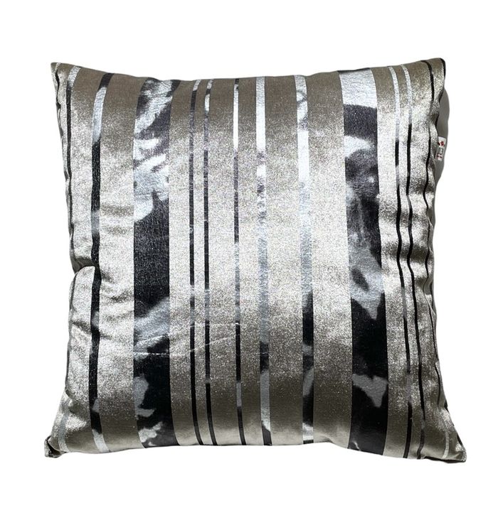 Мөнгөлөг судалтай 