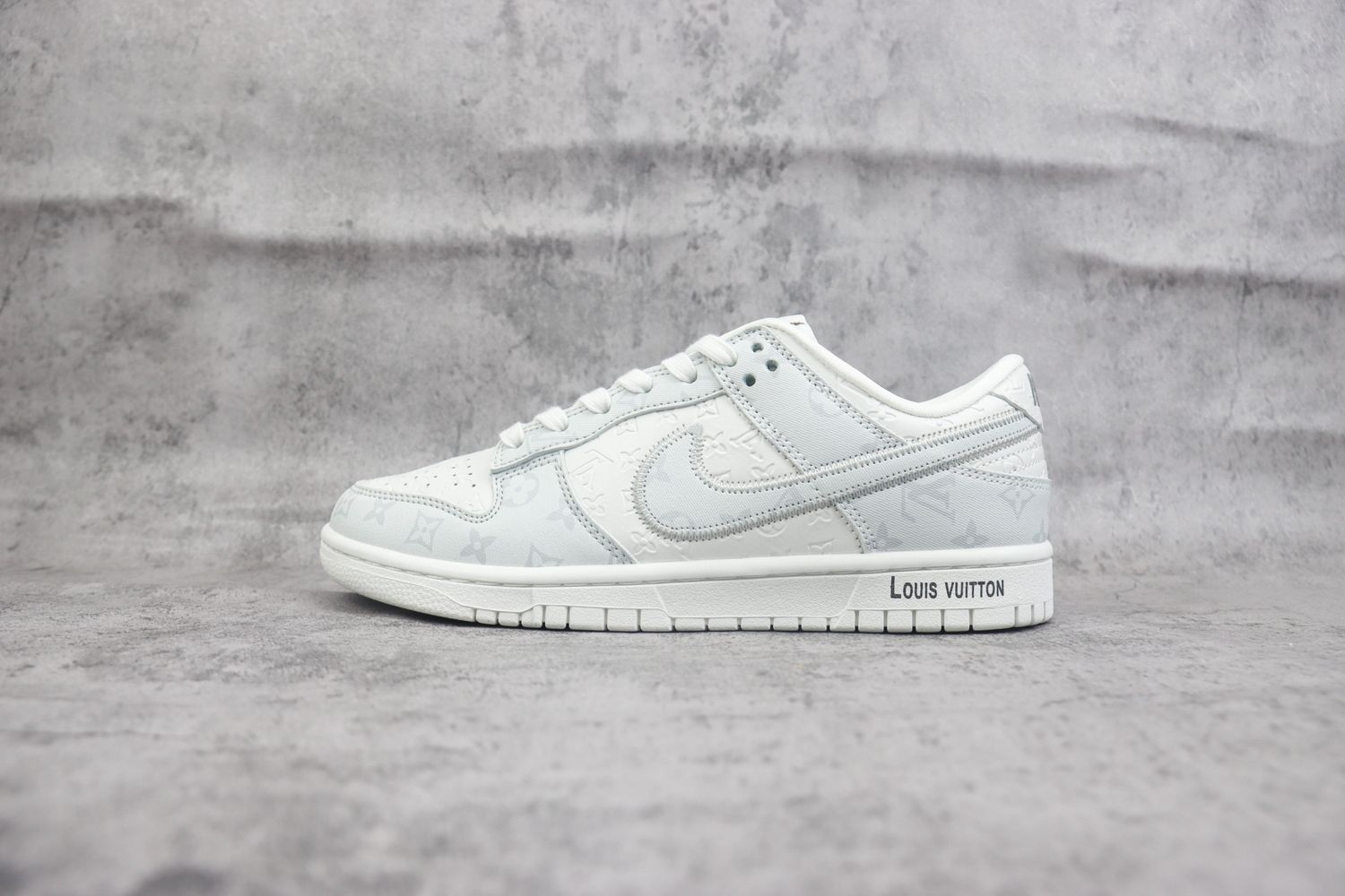 Nike SB Dunk Low x Louis Vuitton 90