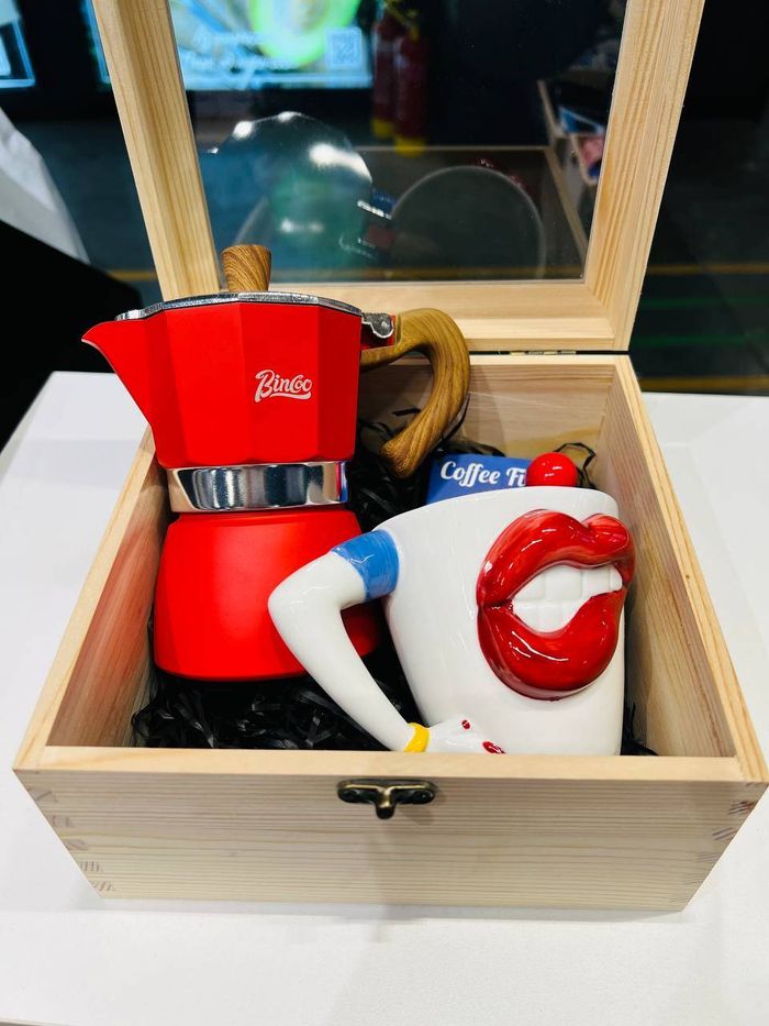 Модон хайрцагтай сэт