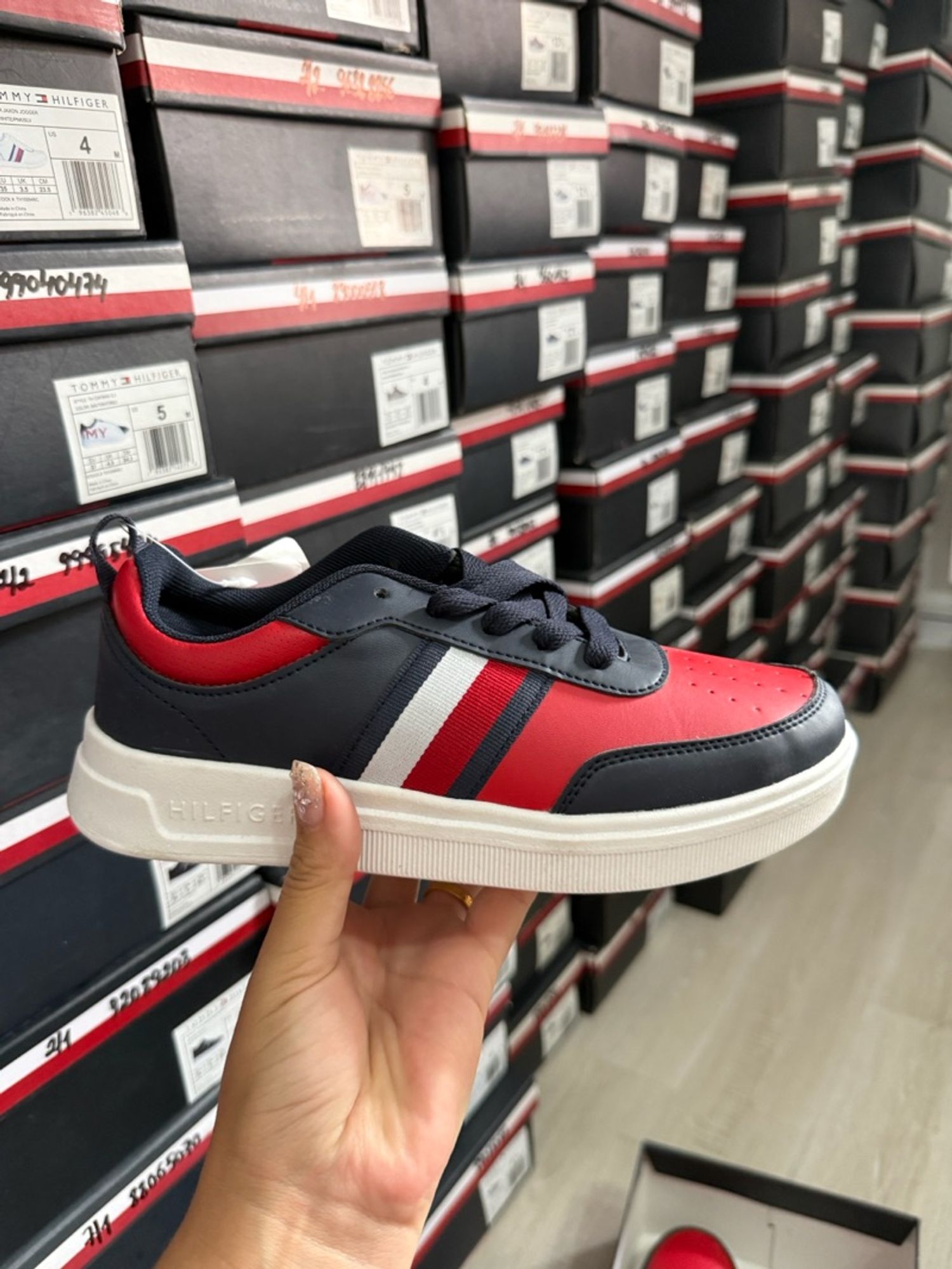 Tommy Hilfiger гутал