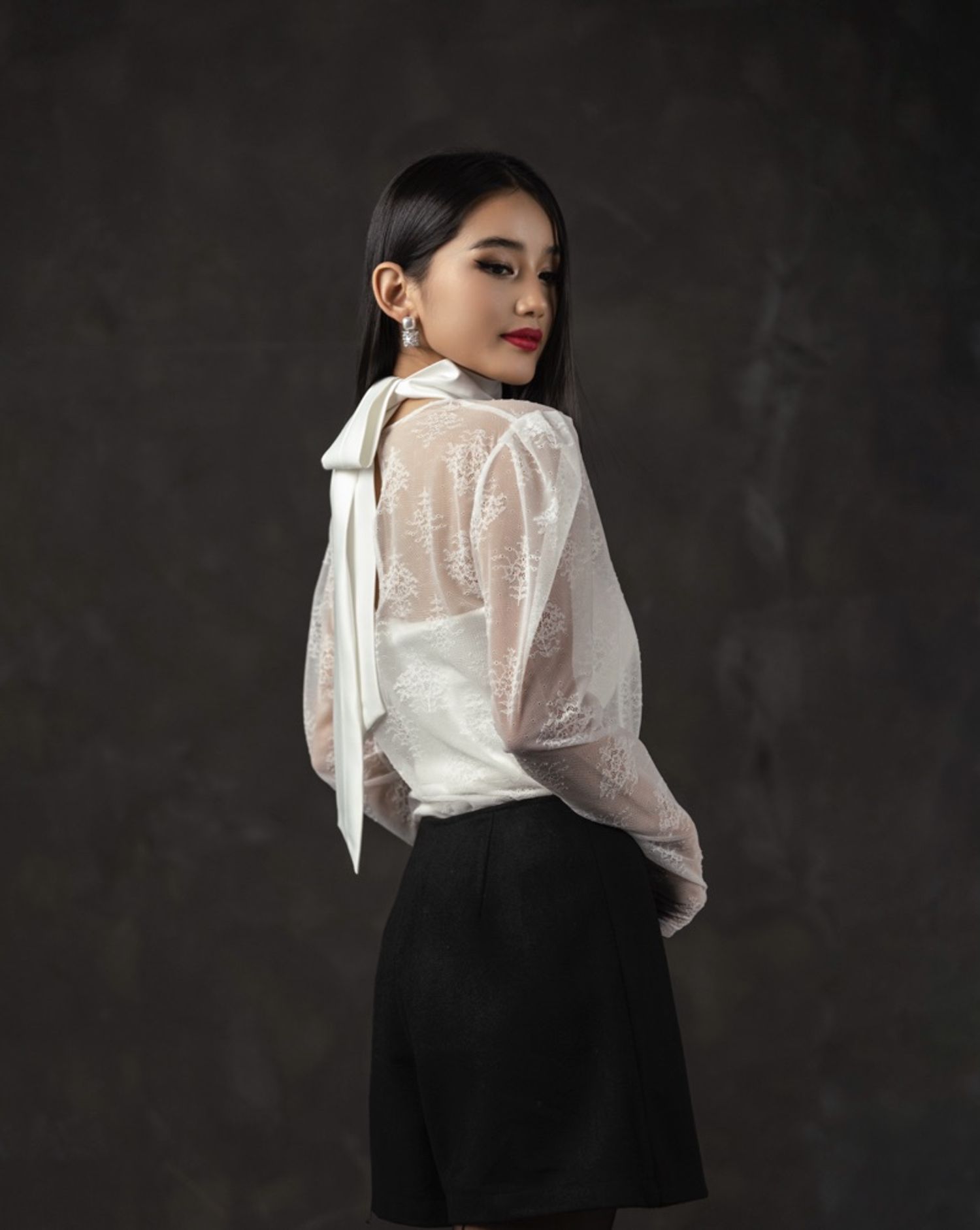 Lace puff sleeve top