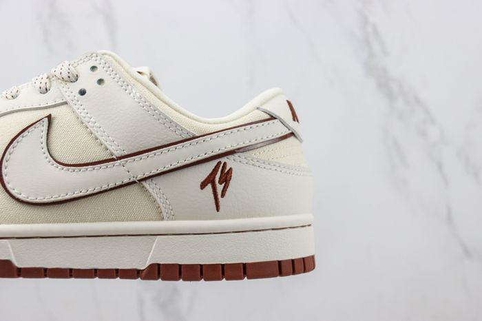 Nk SB Dunk Low x ts01