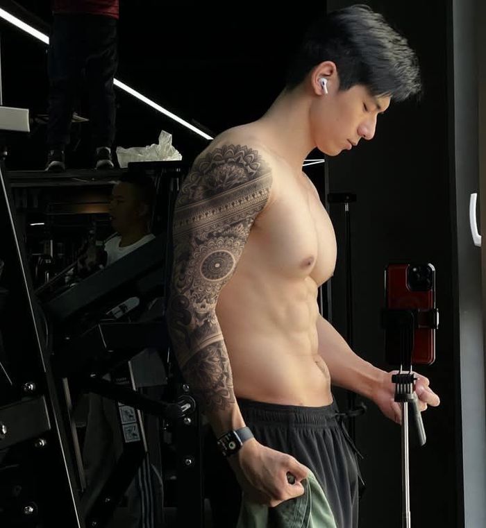 Гар бүтэн маяа Усан шивээс