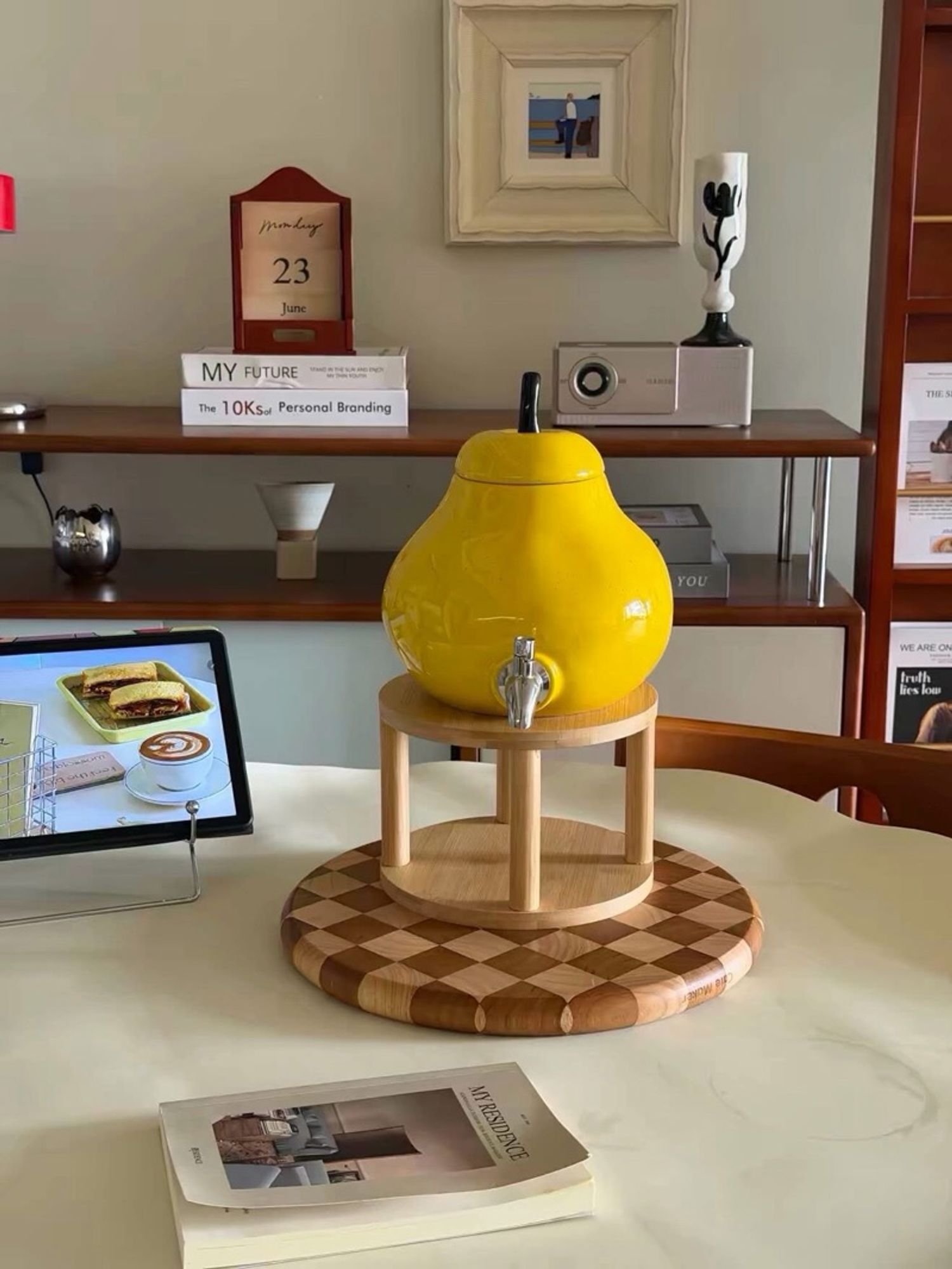 Лийрэн хэлбэртэй усны сав 