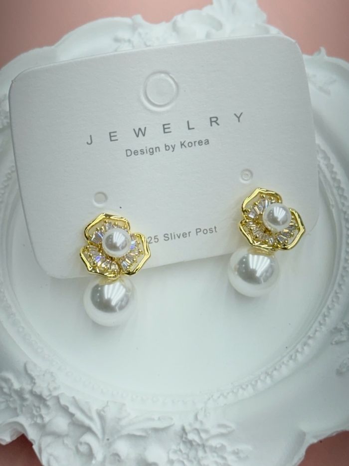 Сувдтай ээмэг