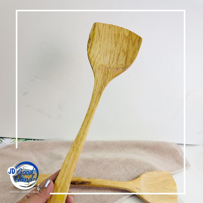 Модон хусуур том-урт иштэй  