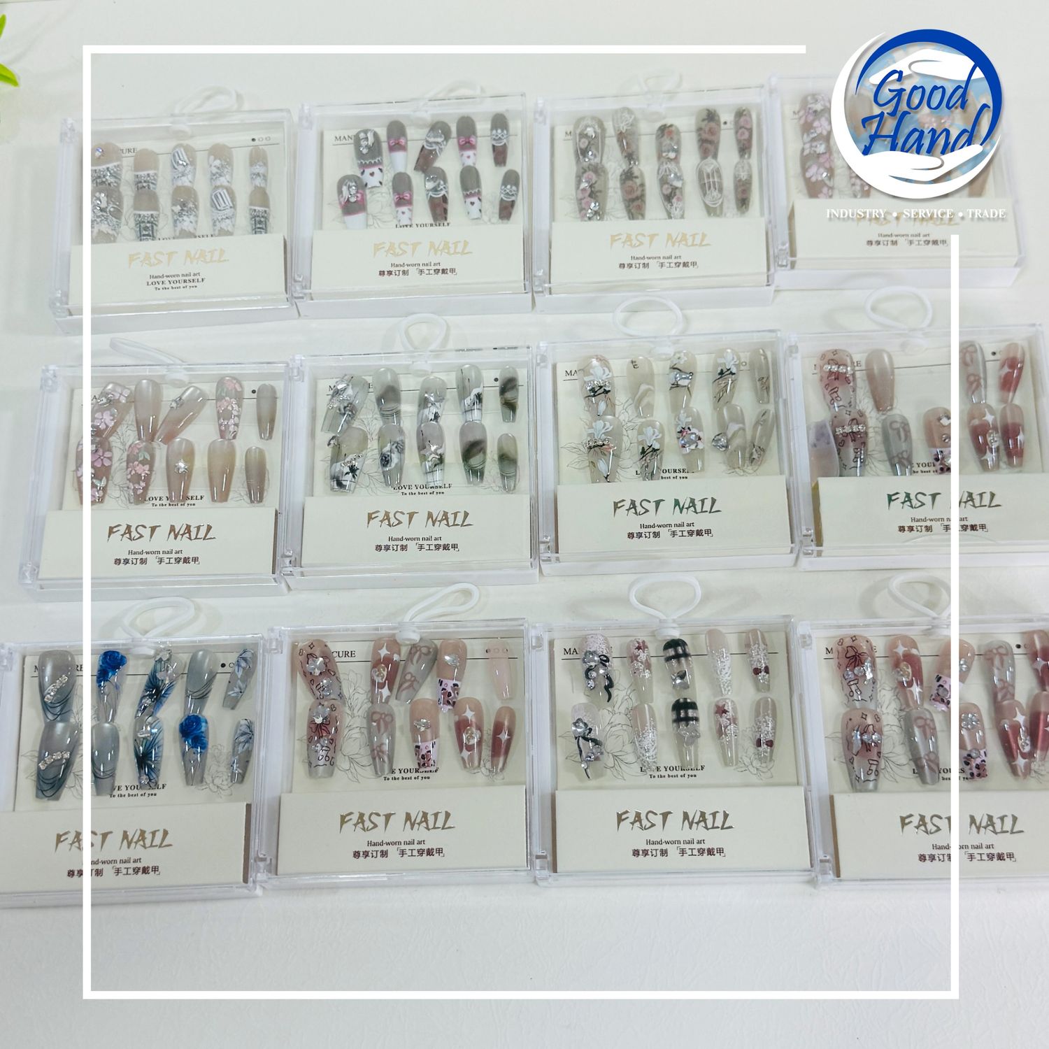 Наадаг хумс-маникуртай сайн