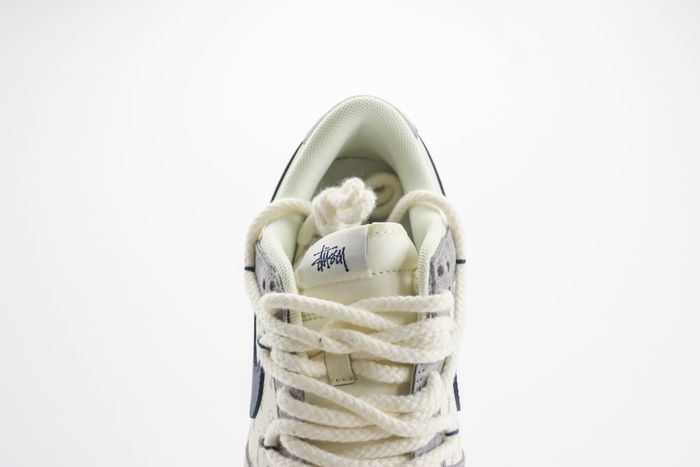  Nike SB Dunk Low x Stussy 67 