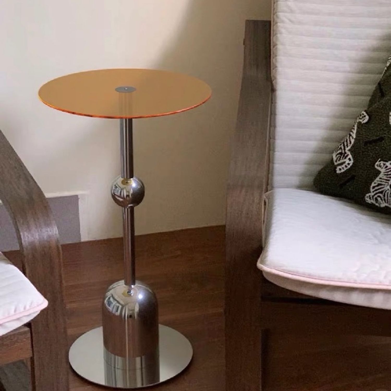 Жижиг ширээ