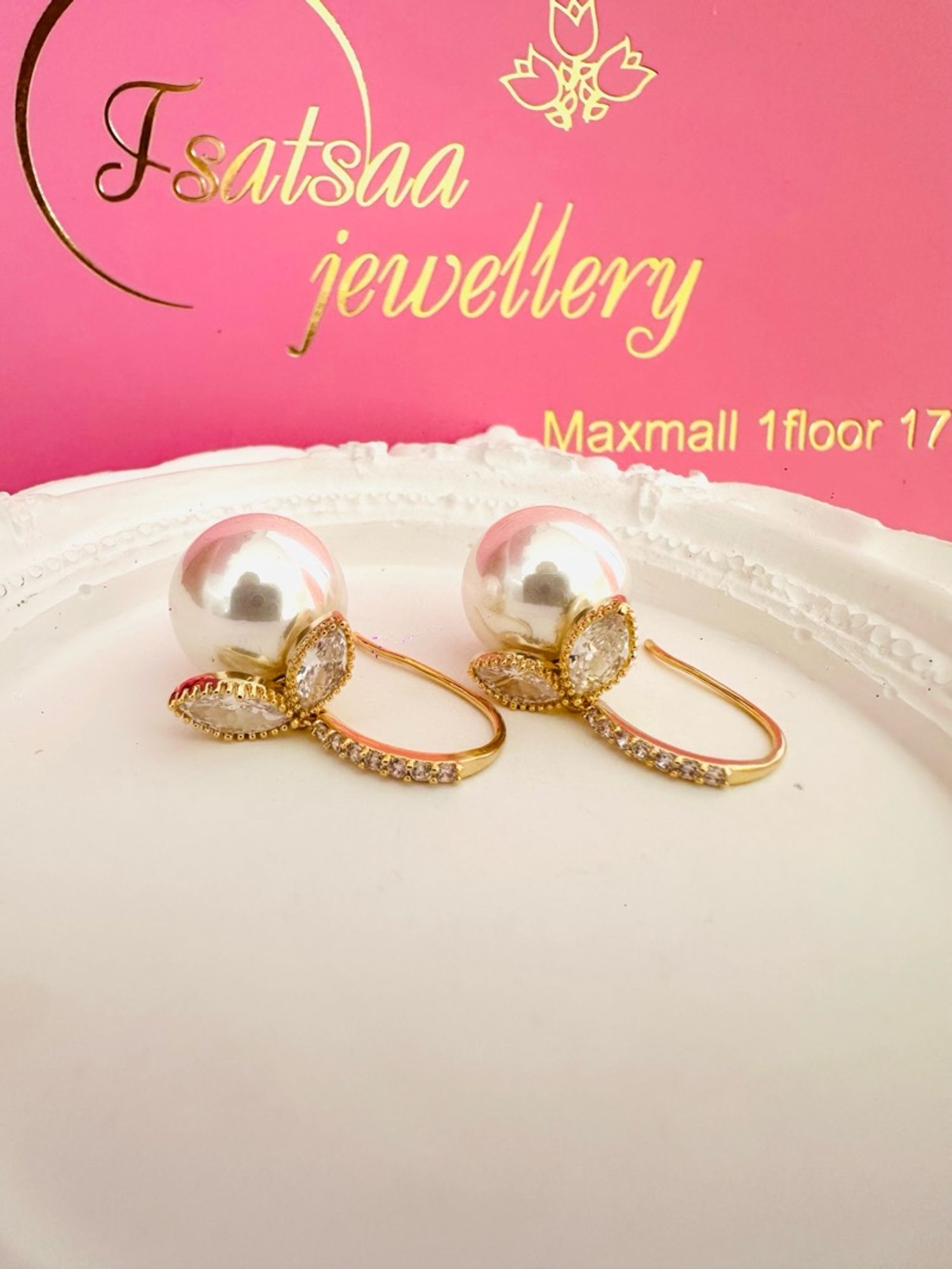 Сувдтай ээмэг