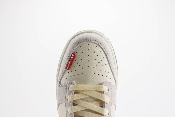 Nike SB Dunk Low x Stussy 25
