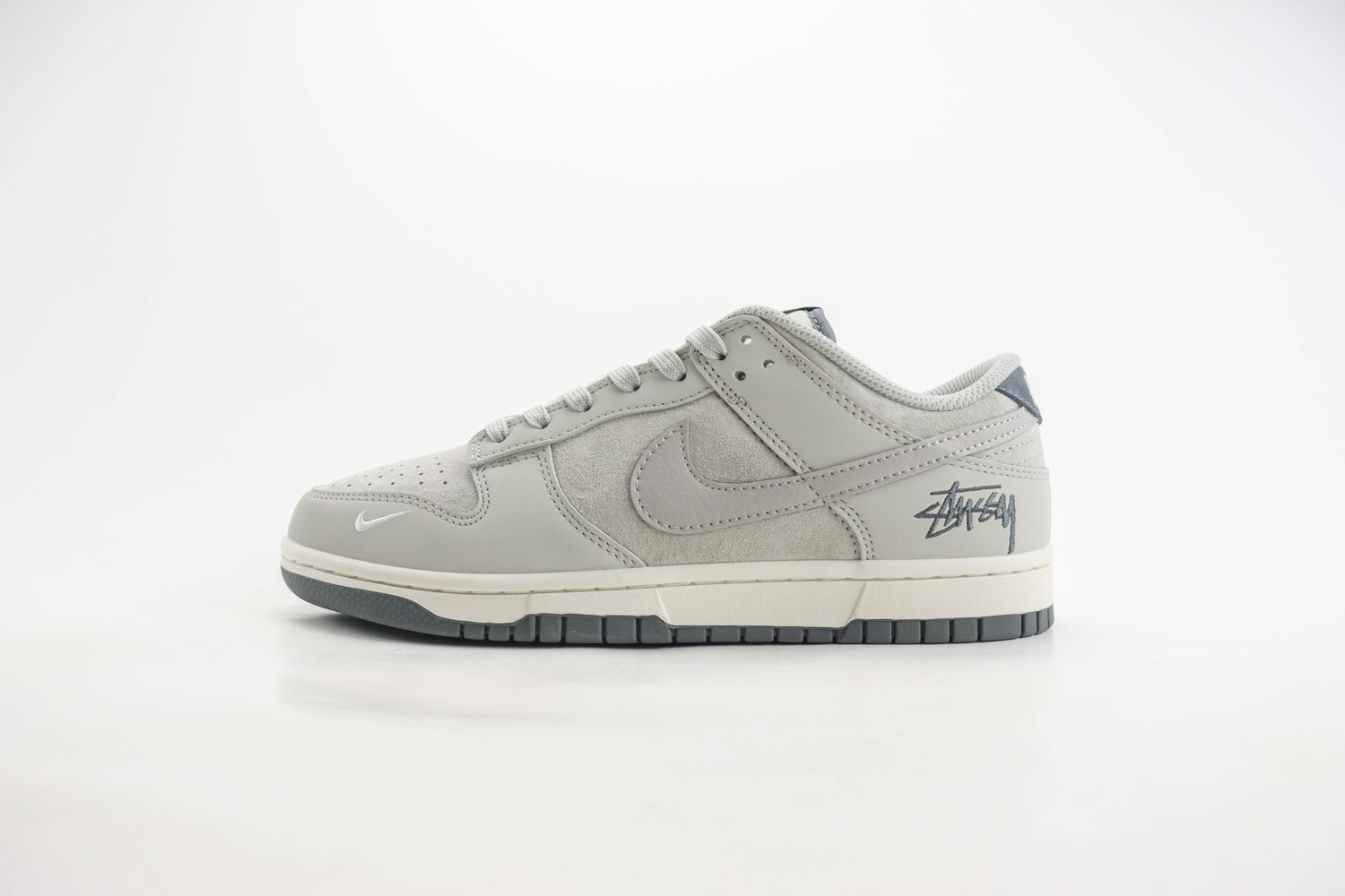 Nike SB Dunk Low x Stussy 54 