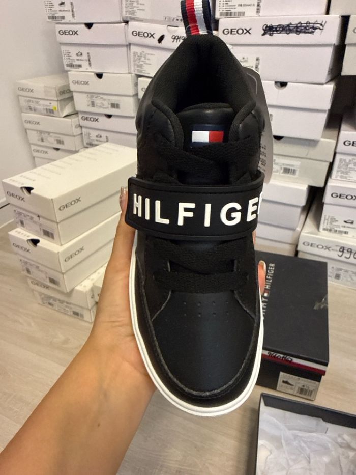 Tommy Hilfiger гутал