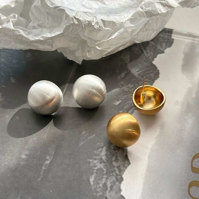 Brushed dot earrings