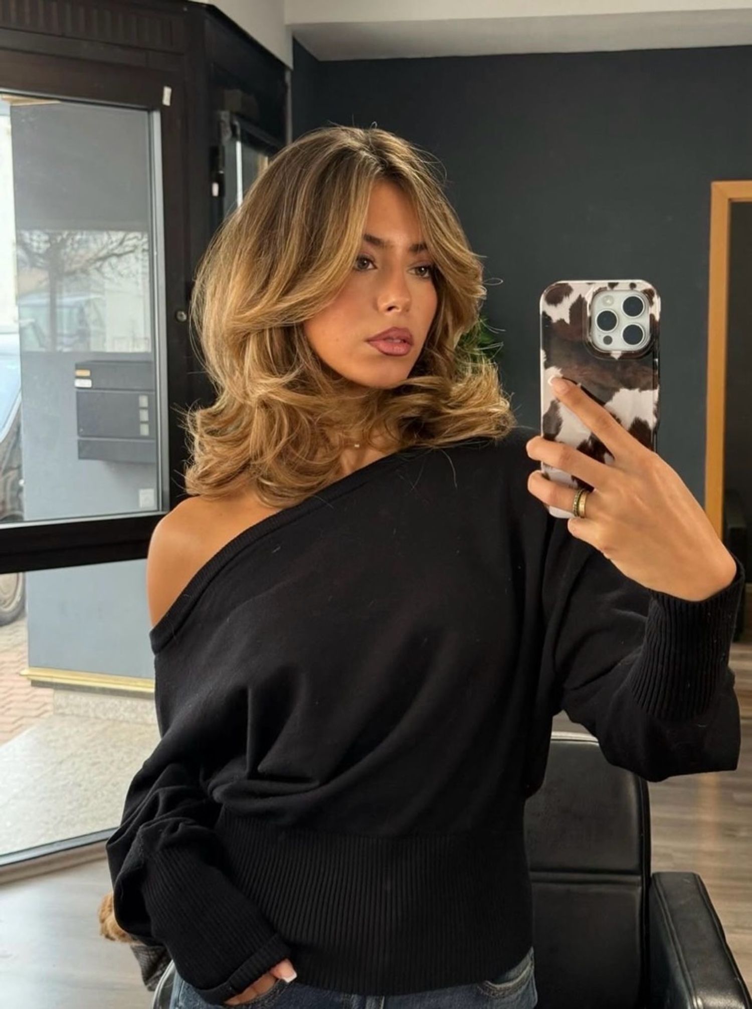 Off shoulder sweater 