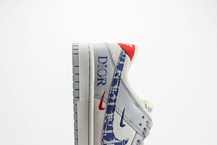 Nike SB Dunk Low x DIOR 03