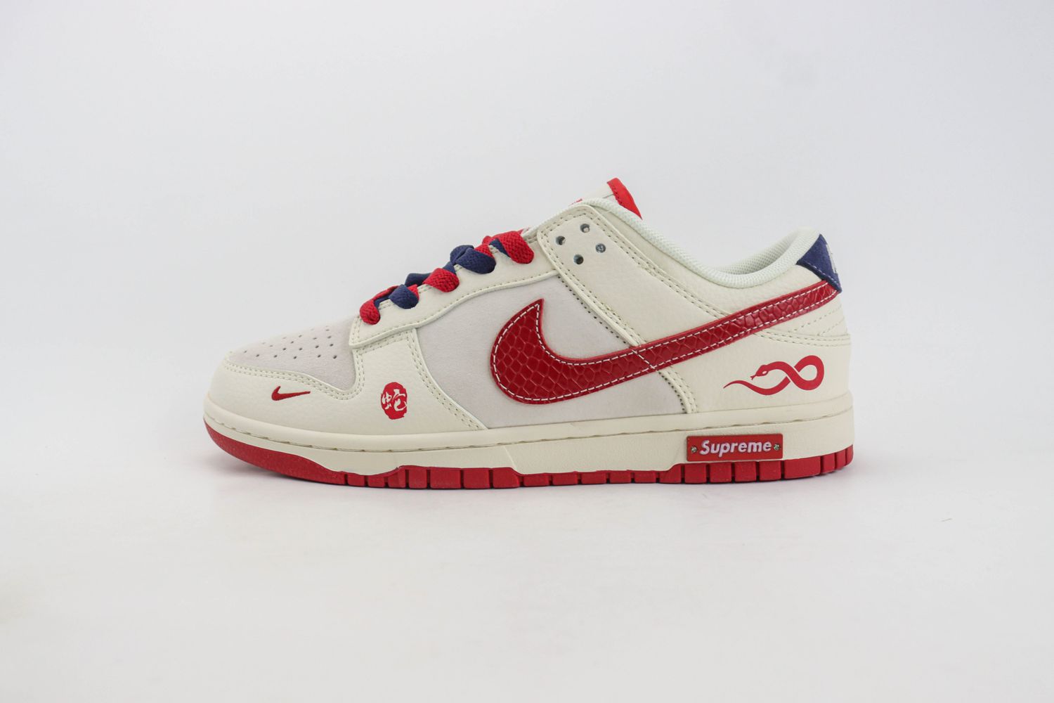 Nike SB Dunk Low x supreme 24