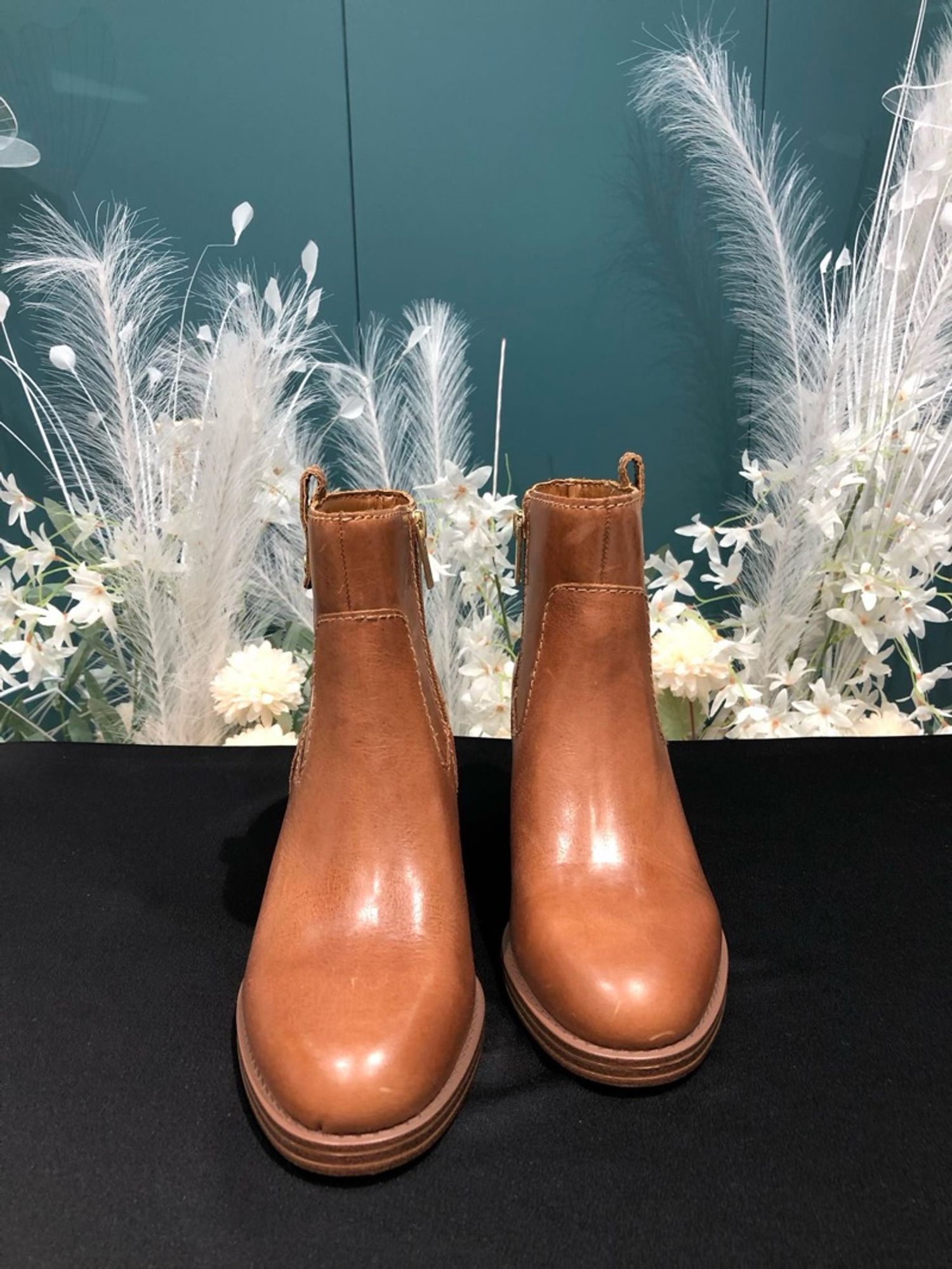 Vince Camuto богино түрийтэй 