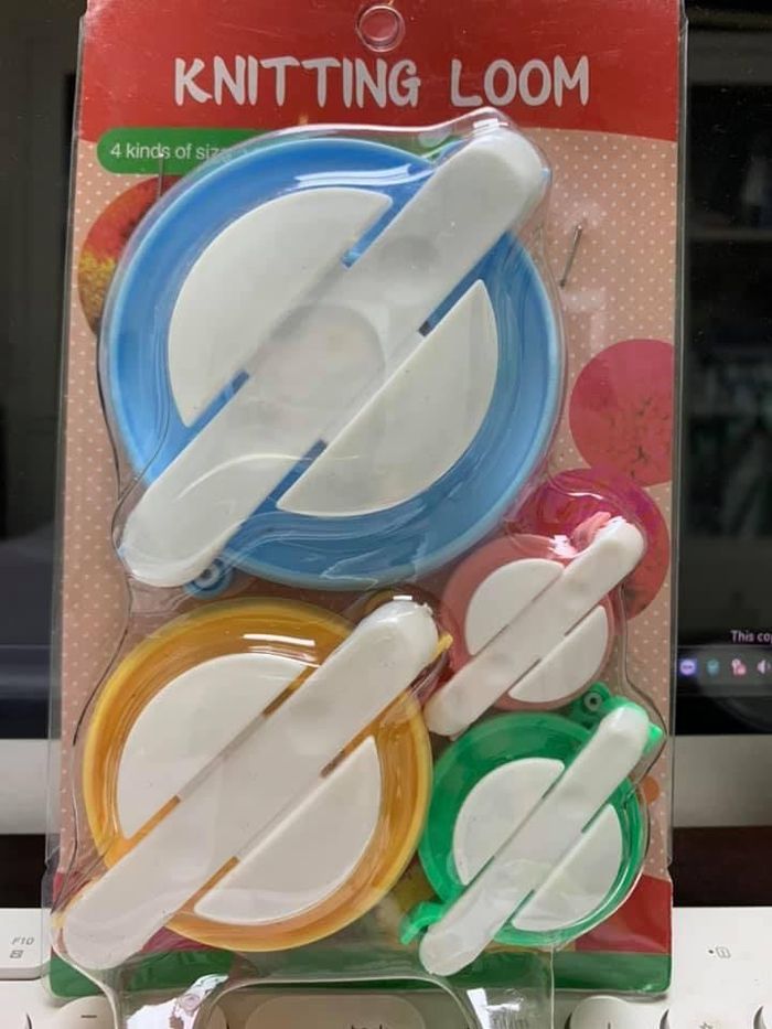 Knitting loom