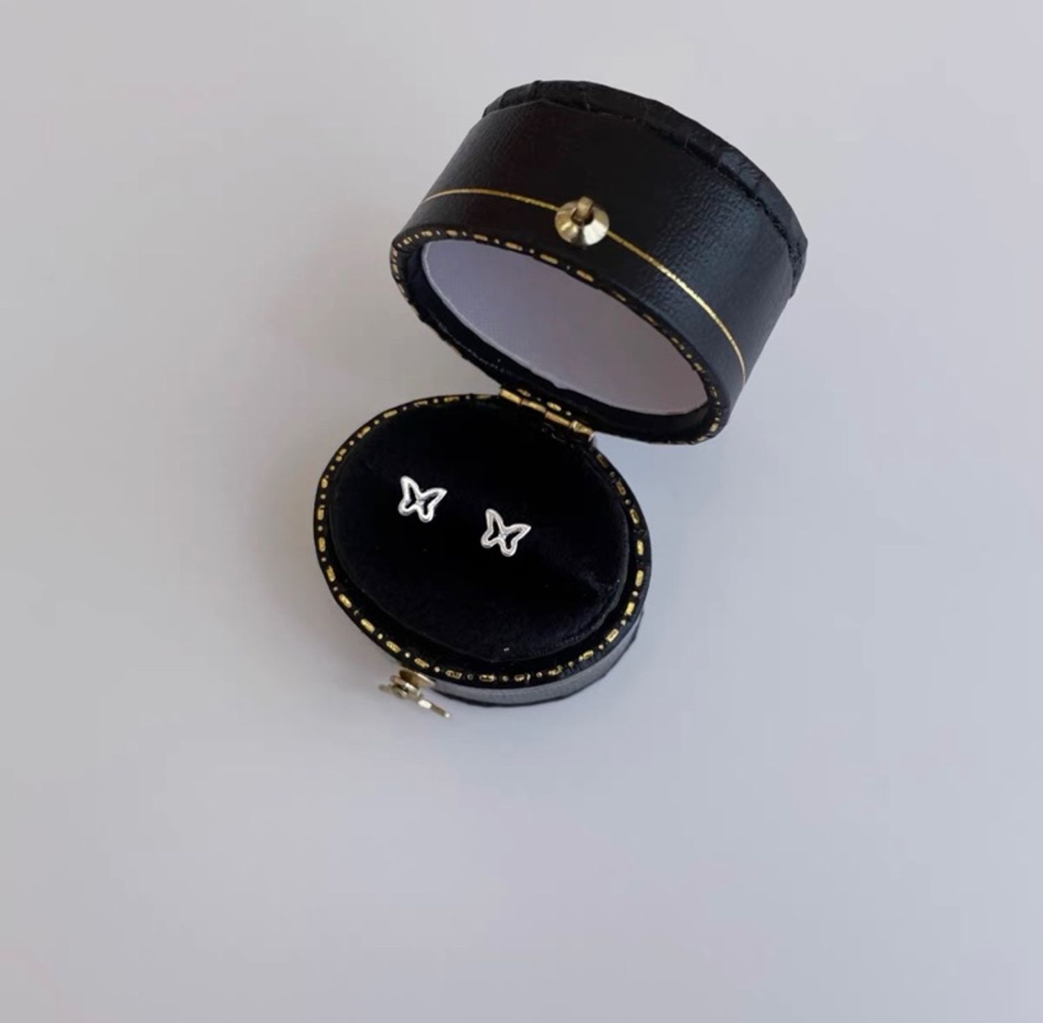 Жижиг ээмэг