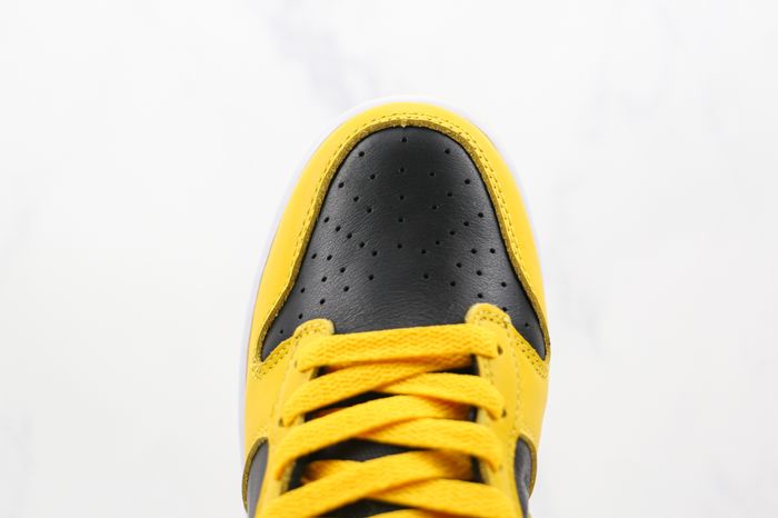 Nike Dunk High SP “Varsity Maize”