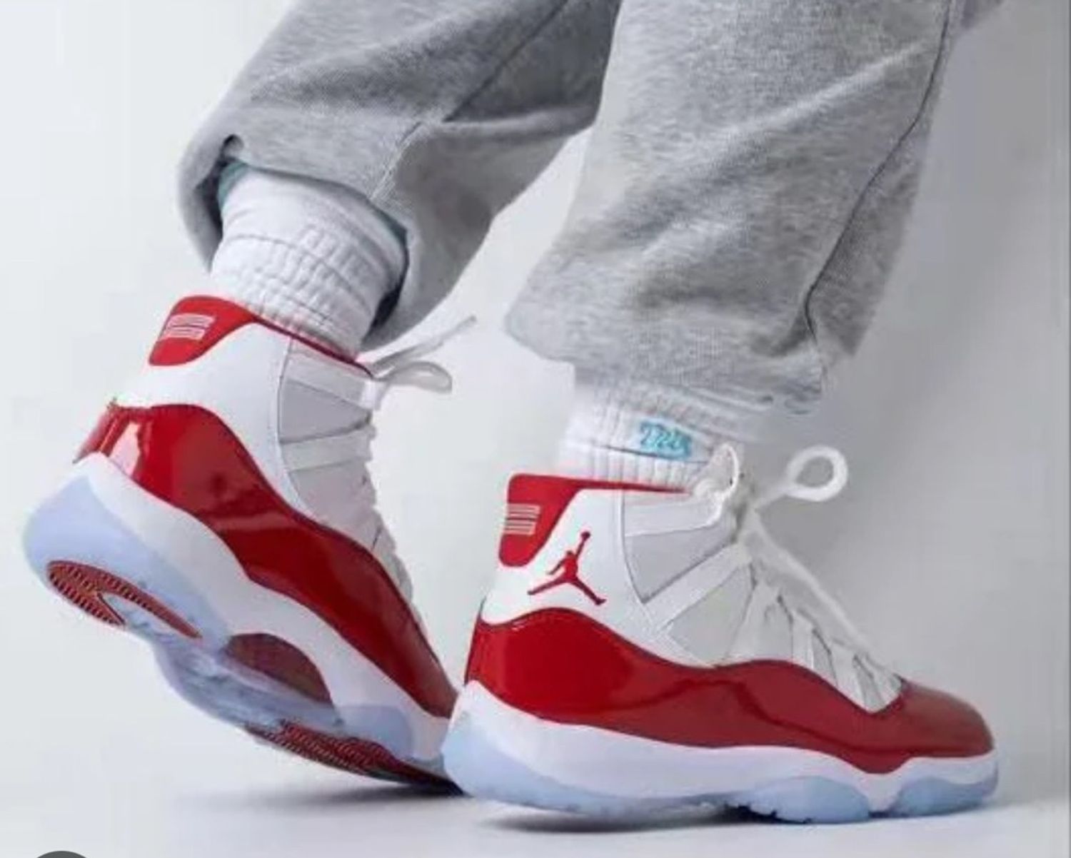 Air Jordan 11 Cherry