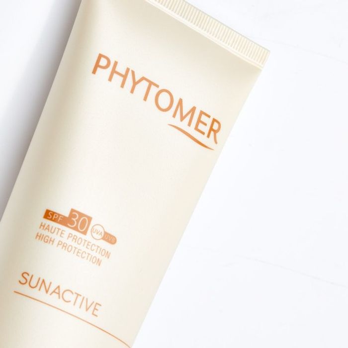 SUNACTIVE – Protective Sunscreen Dark Spots & Signs of Aging SPF30