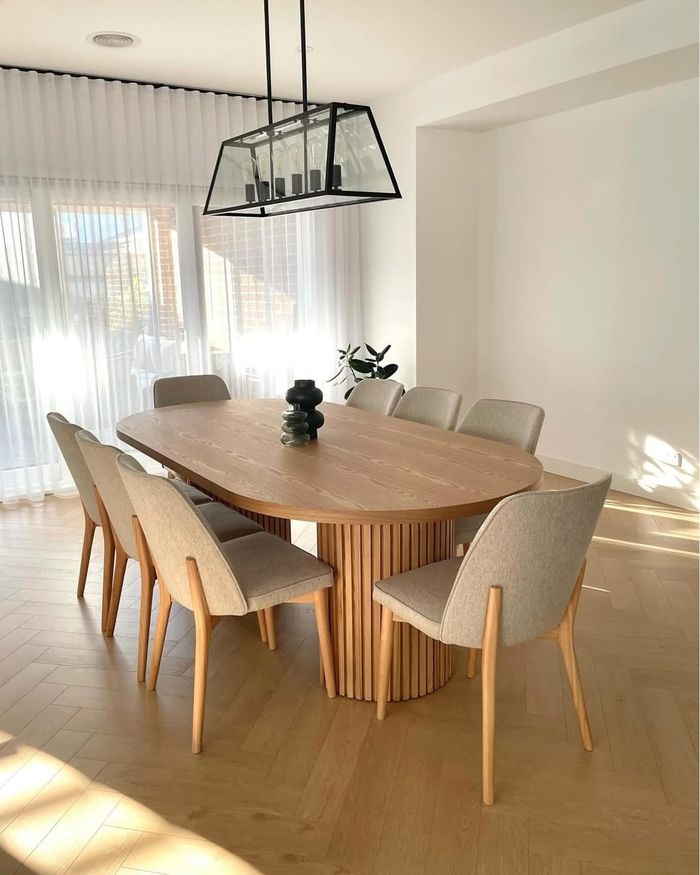 Сунадаг хоолны ширээ