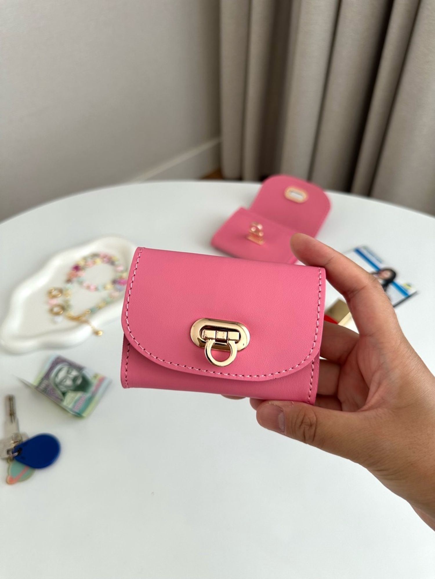 https://cdn.zochil.shop/159e9cc7-a453-4c67-ab79-cc2dc2bc6c80_t1500.jpg