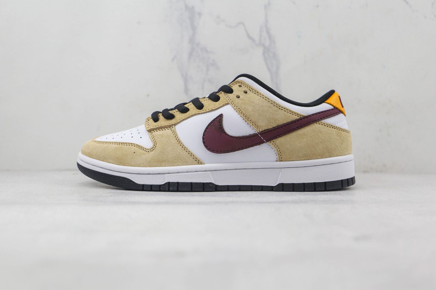 Nike SB Dunk Low Crimson