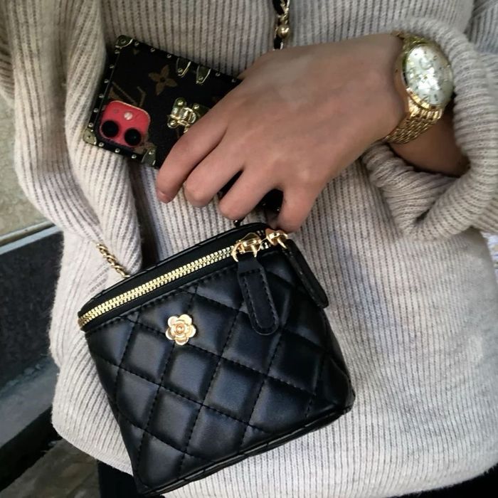 YVES SAINT LAURENT (YSL)