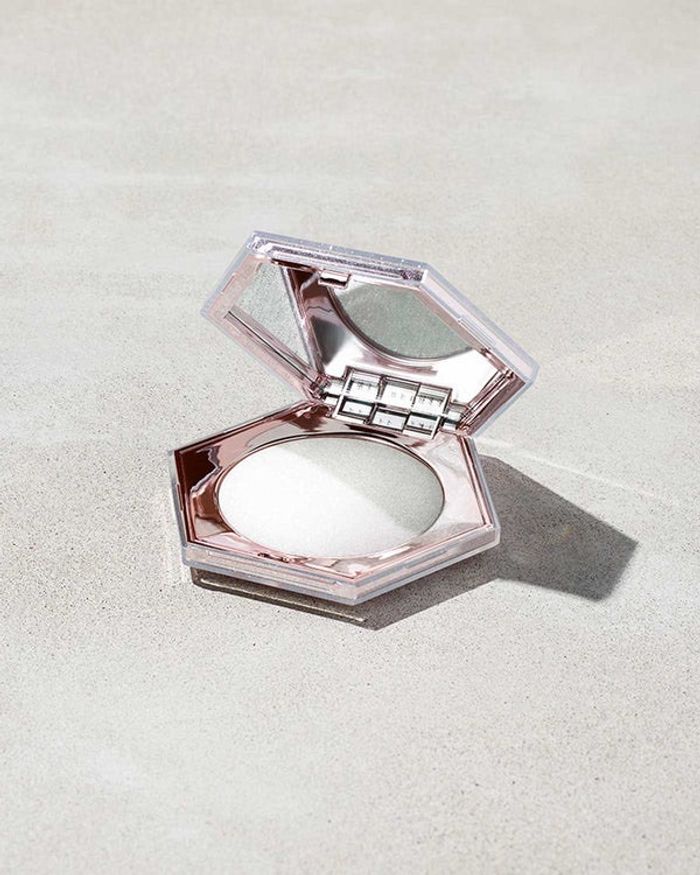 Fenty diamond bomb highlighter