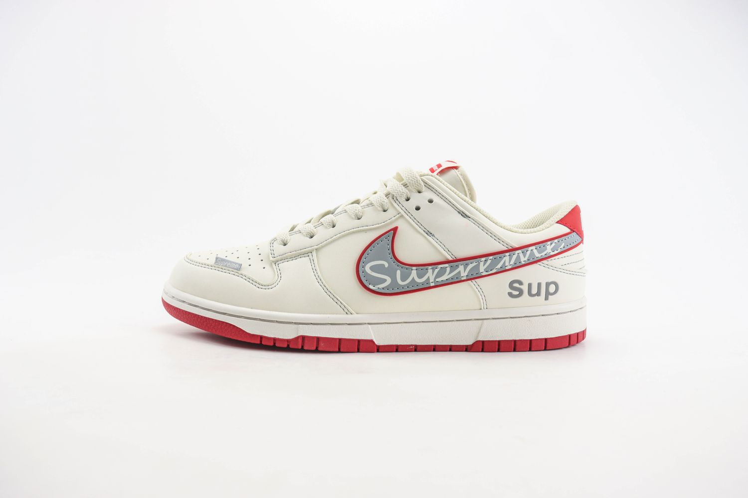 Nike SB Dunk Low x supreme 62 