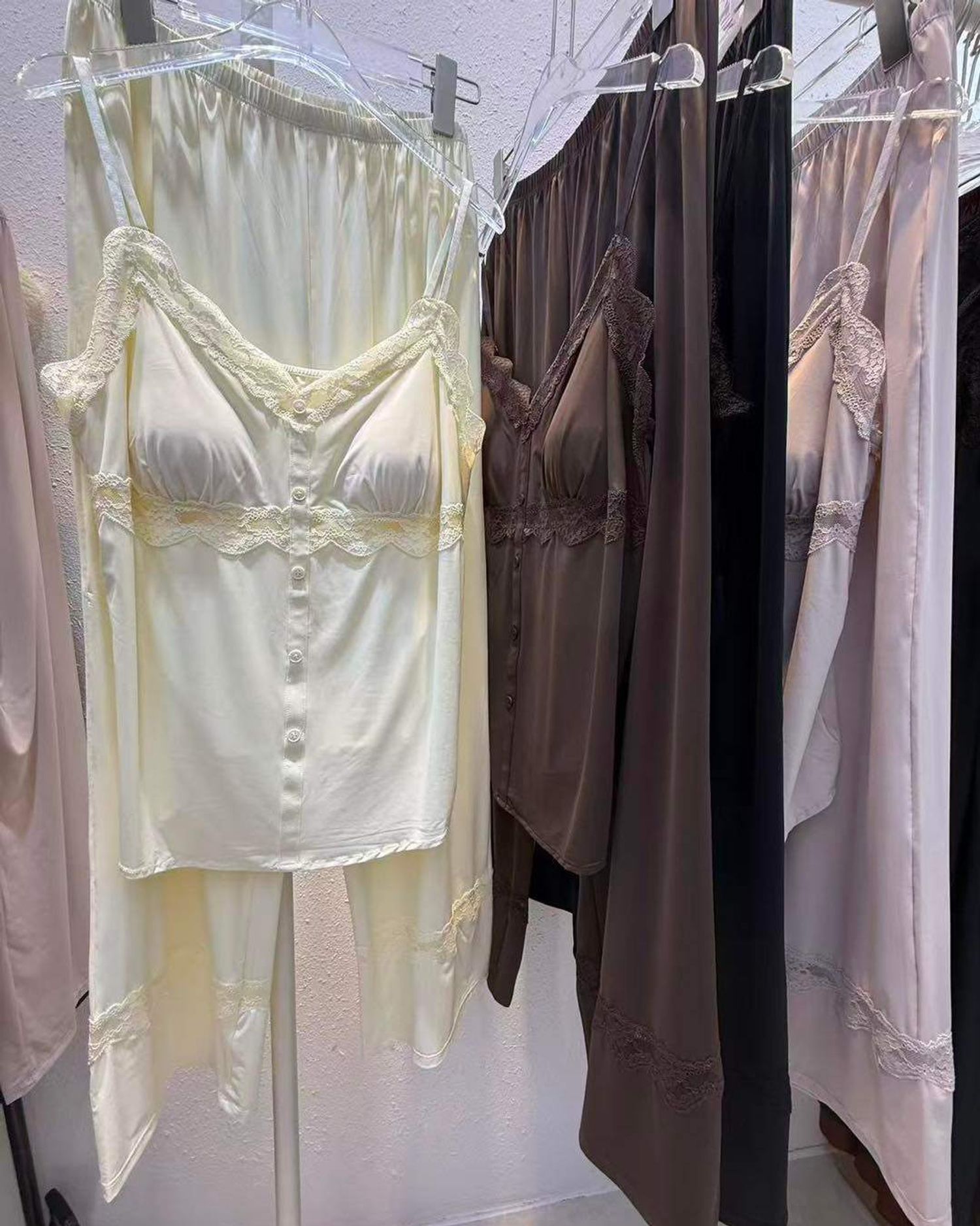 Сүүн зөөлөн хувцас