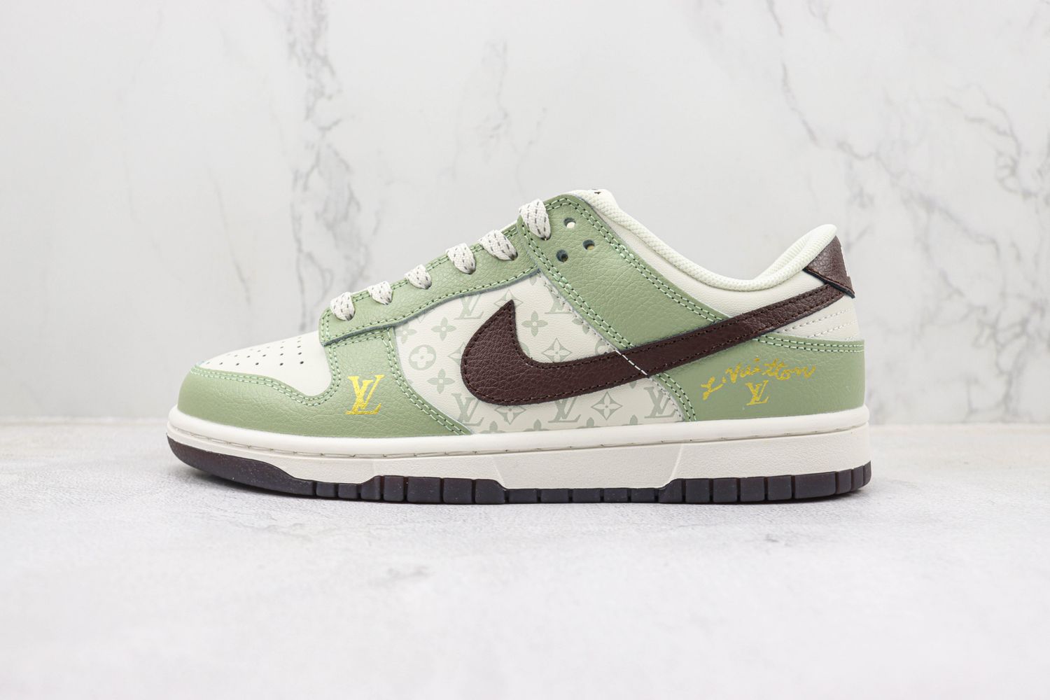 NIKE SB Dunk Low x LV 130