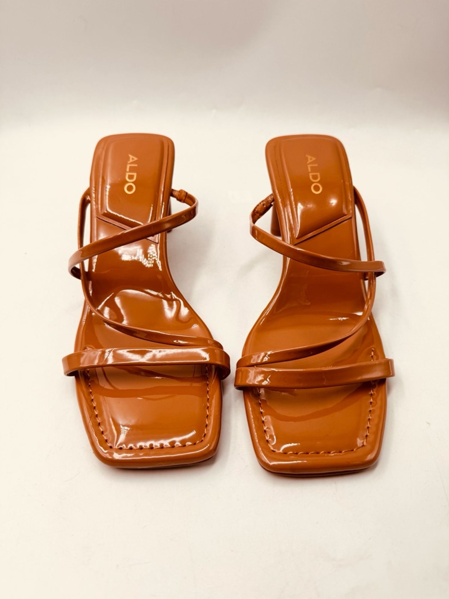 Aldo лакан шаргал сандал