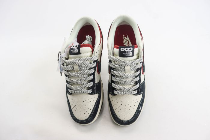 Nike SB Dunk Low x  The North Face 09