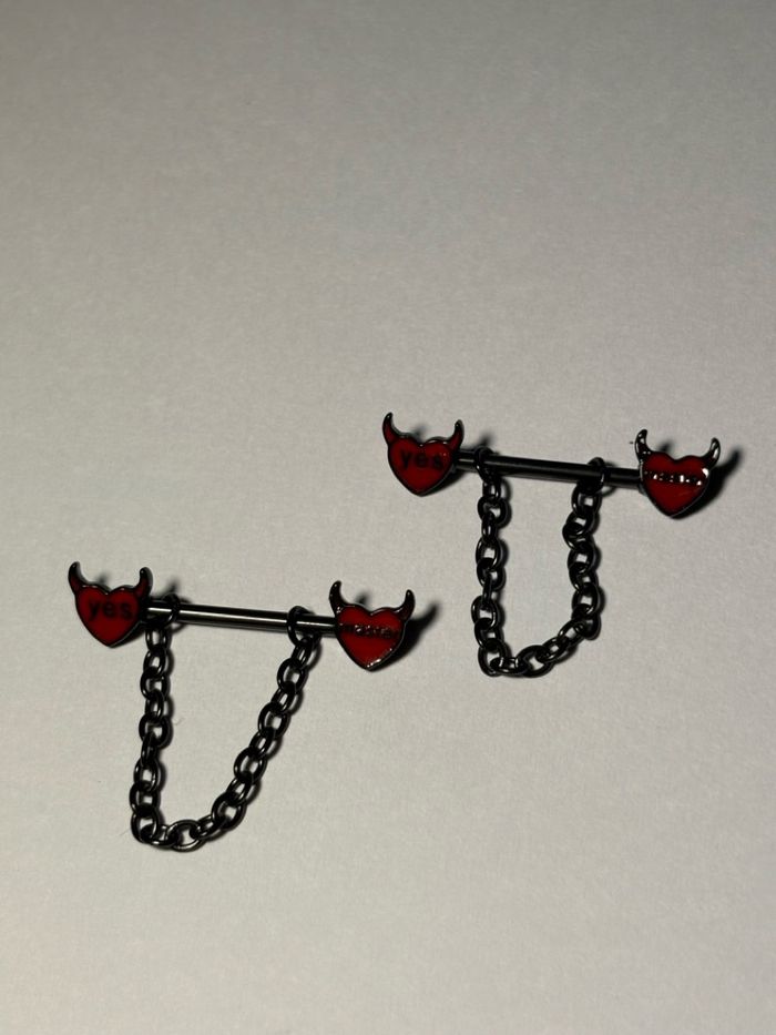 Хөхний ээмэг