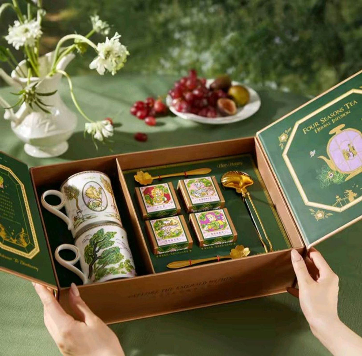 Four seasons tea set