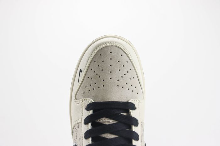 Nike SB Dunk Low x Stussy 50