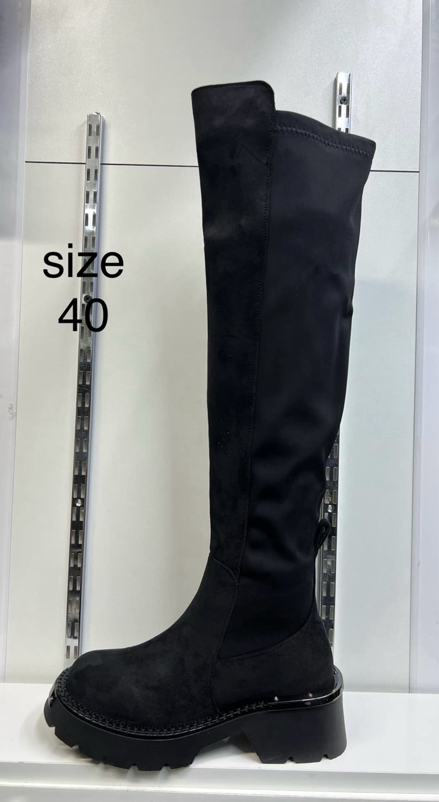 Илгэн өвдөг давсан түрийтэй өвөл