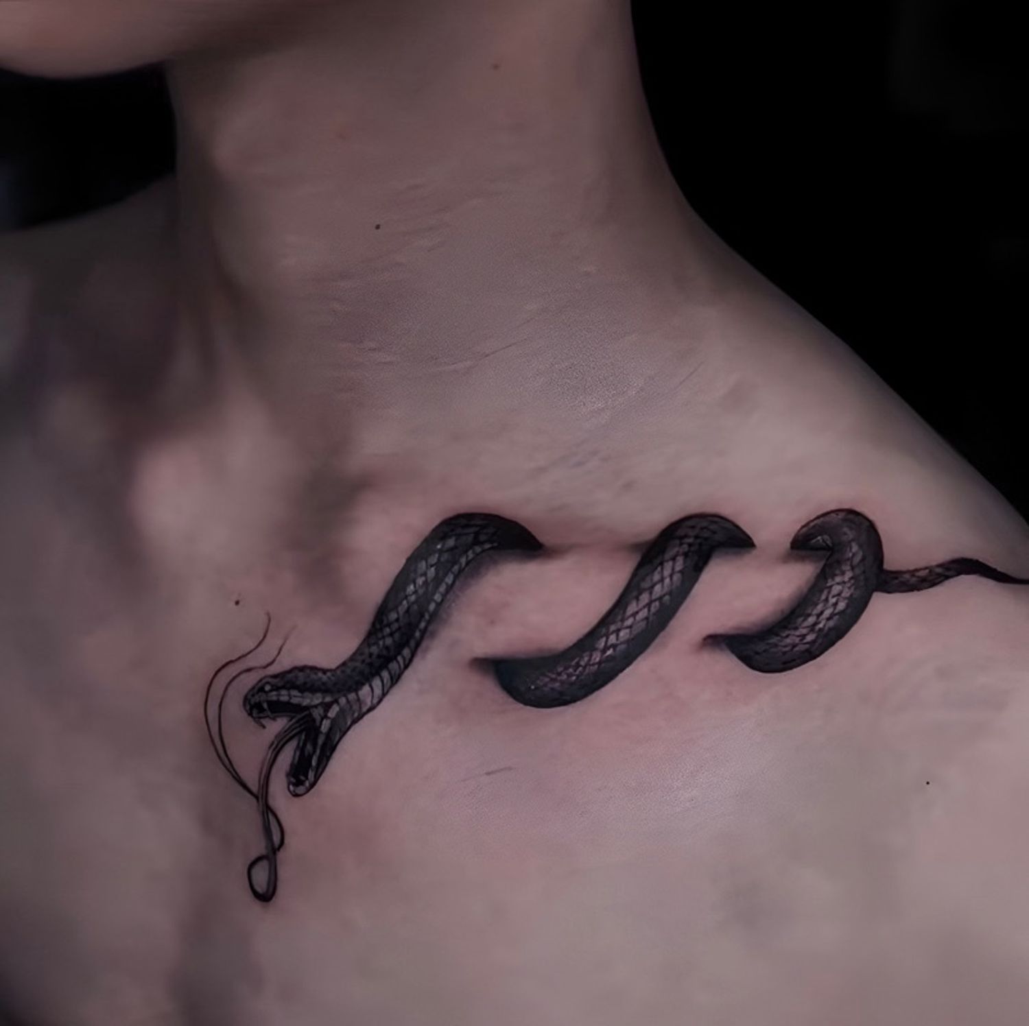 Clavicle Snake Усан шивээс