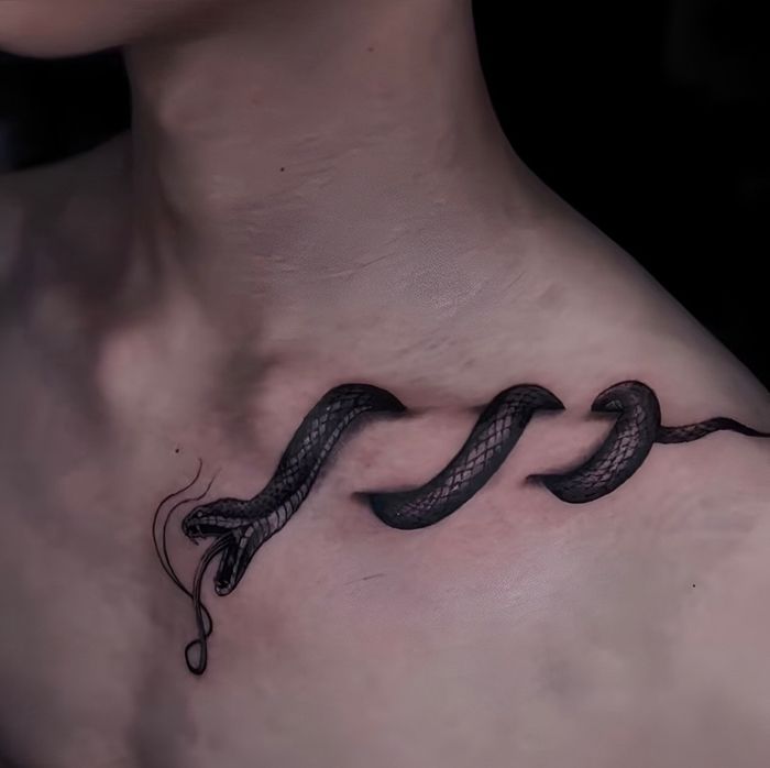 Clavicle Snake Усан шивээс