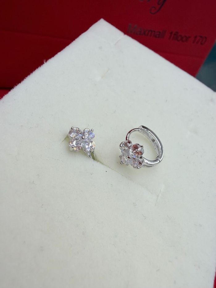 Хүүхдийн мөнгөн ээмэг