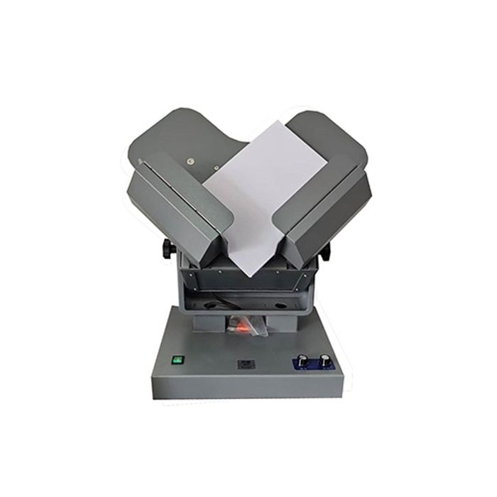 Цаас тэгшлэгч